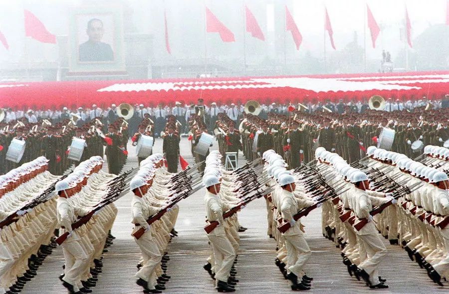 中國閱兵史上的霸氣瞬間，回顧1984年的閱兵盛況，中國閱兵史上的霸氣瞬間，回顧1984年閱兵盛況的震撼瞬間