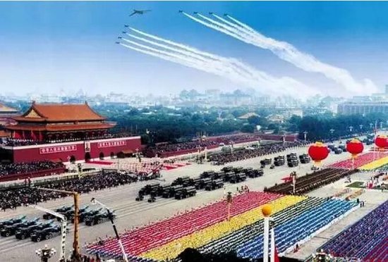 慶祝祖國輝煌，50周年國慶大閱兵高清完整版回顧，慶祝祖國輝煌，國慶大閱兵高清完整版回顧，共襄五十周年慶典盛況