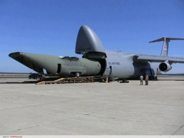 大力神運輸機圖片，探索航空巨無霸的魅力，航空巨無霸，大力神運輸機圖片探索其魅力