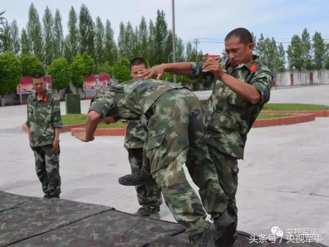 當(dāng)兵可以談戀愛嗎？——深度解析軍營戀愛現(xiàn)象，軍營戀愛現(xiàn)象，解析士兵能否談戀愛的多維度視角