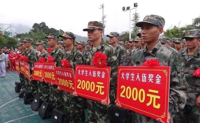 大學(xué)生如何參軍，一條充滿榮耀與成長(zhǎng)的道路，大學(xué)生參軍之路，榮耀與成長(zhǎng)的交織