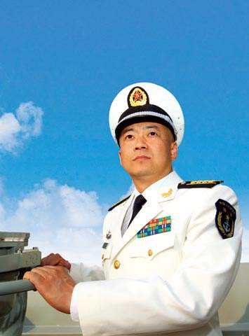 遼寧艦現(xiàn)任艦長——中國海軍力量的新標(biāo)桿，遼寧艦現(xiàn)任艦長，中國海軍力量的新典范