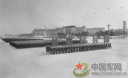 重溫歷史瞬間，探索1959年國(guó)慶閱兵視頻，重溫歷史瞬間，探索經(jīng)典，回顧1959年國(guó)慶閱兵盛況