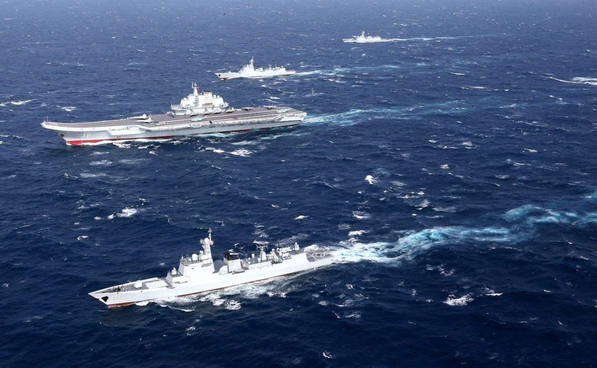 聚焦國(guó)際海域，中國(guó)戰(zhàn)艦圍觀英艦背后的故事，聚焦國(guó)際海域，中國(guó)戰(zhàn)艦視角下的英艦背后故事
