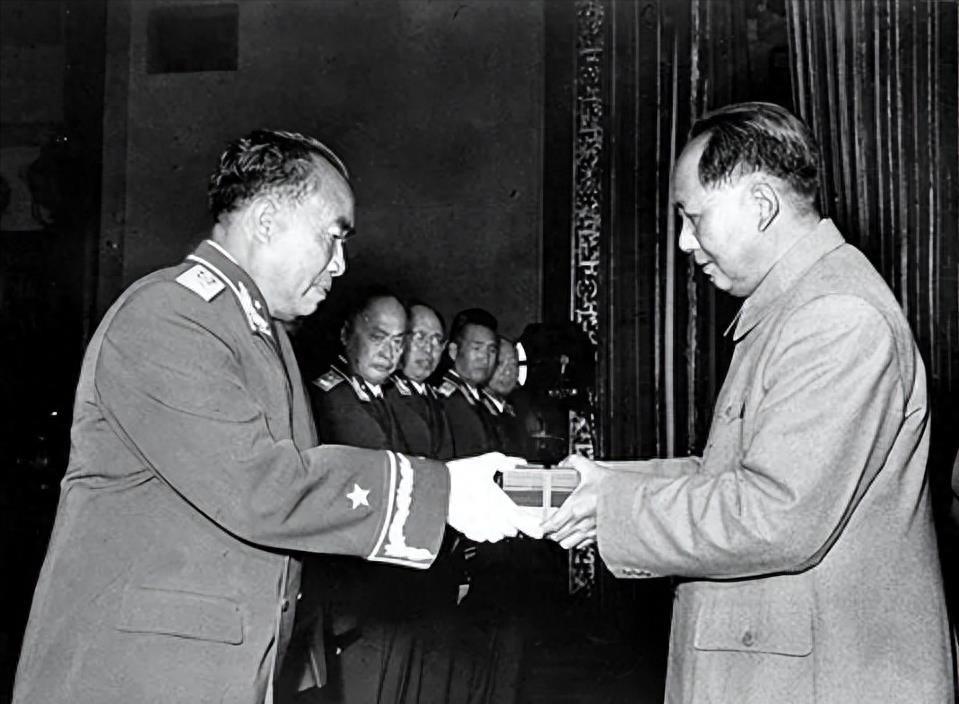 井岡山艦是什么級(jí)別的軍事力量？全面解讀中國海軍新銳艦艇，全面解讀中國海軍新銳艦艇，井岡山艦的軍事級(jí)別與實(shí)力分析