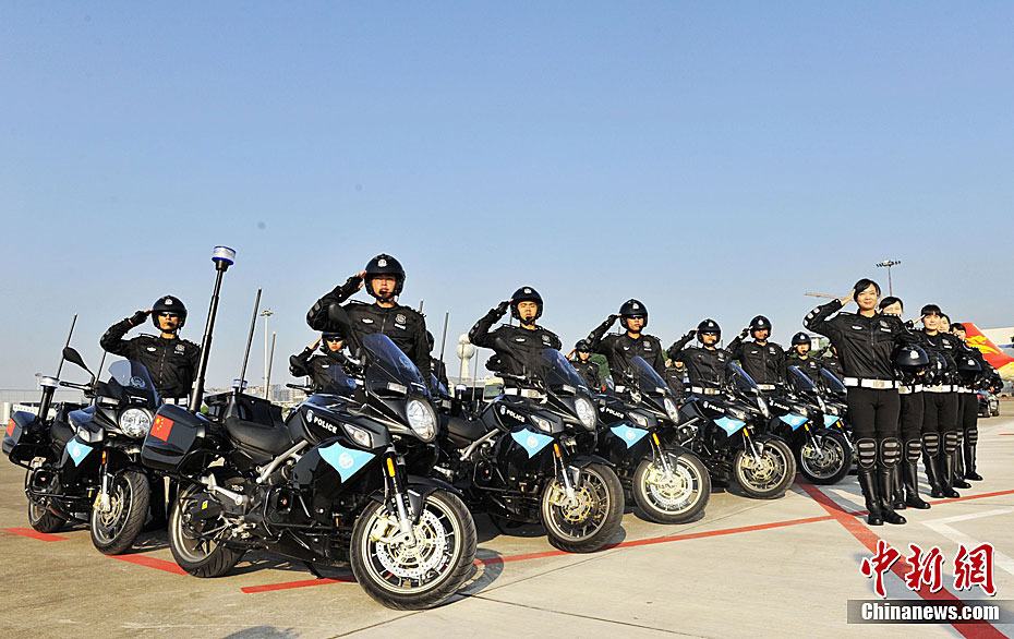國賓護衛(wèi)隊護衛(wèi)視頻，展現(xiàn)榮譽與力量的精彩瞬間，國賓護衛(wèi)隊榮譽與力量的精彩瞬間，護衛(wèi)視頻展現(xiàn)震撼力量