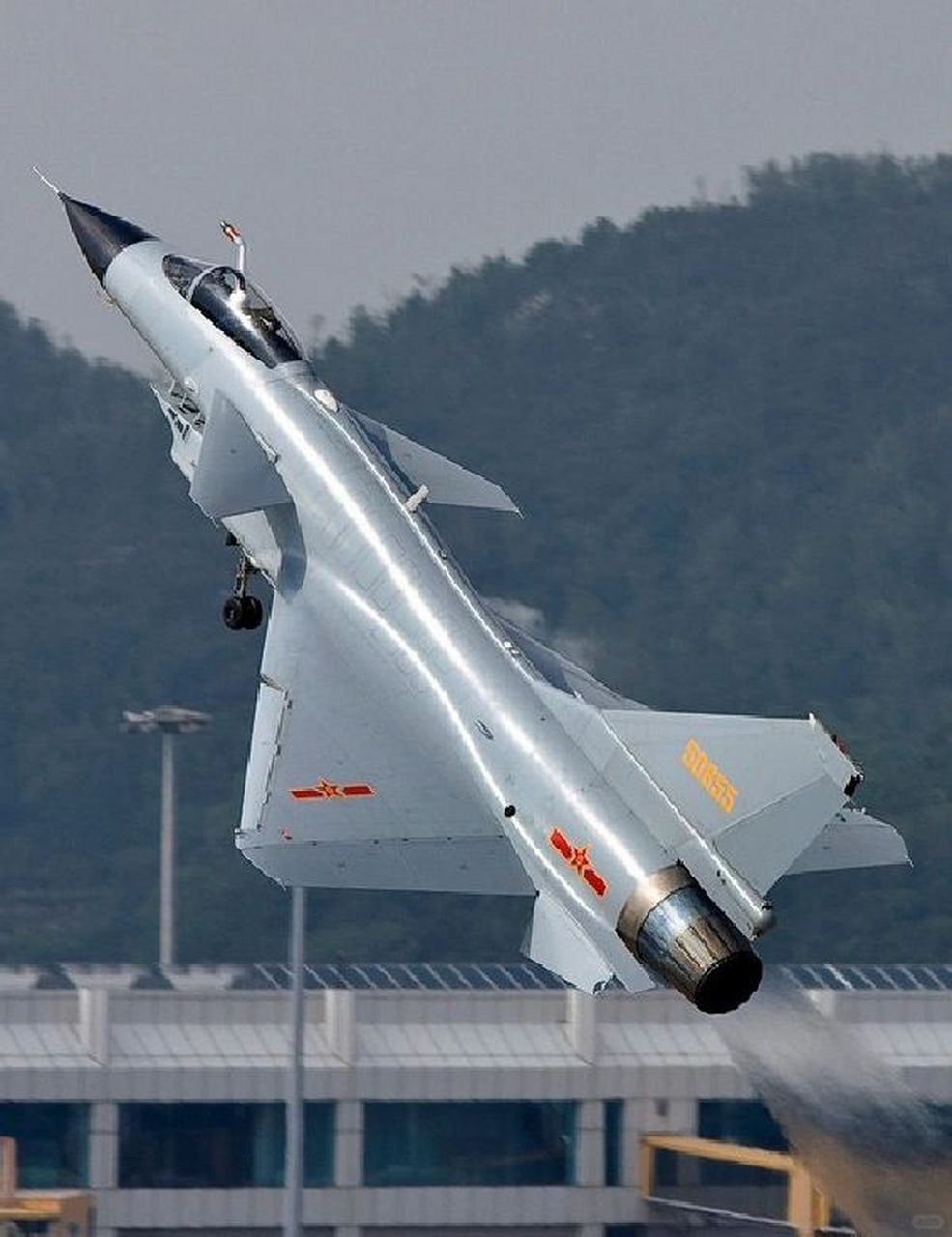 殲-10戰(zhàn)斗機是幾代機？全面解析中國空軍的主力戰(zhàn)機，中國空軍主力戰(zhàn)機殲-10戰(zhàn)斗機的全面解析，幾代機？