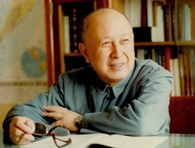 錢學(xué)森資料簡(jiǎn)介，中國(guó)航天之父的傳奇人生，中國(guó)航天之父錢學(xué)森，傳奇人生的簡(jiǎn)介
