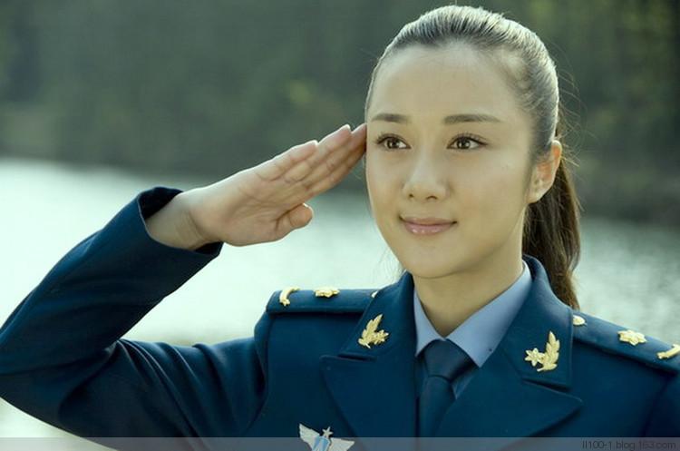 最美女兵軍禮，榮耀與責(zé)任并存，最美女兵軍禮，榮耀與責(zé)任的交響