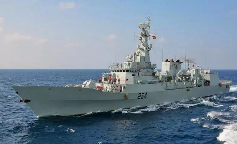 中國(guó)目前最先進(jìn)的軍艦，展現(xiàn)強(qiáng)大的國(guó)防實(shí)力，中國(guó)最尖端軍艦彰顯國(guó)防實(shí)力