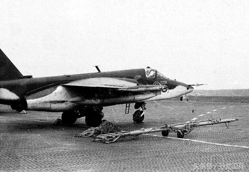 蘇-25攻擊機(jī)的卓越性能與獨(dú)特特點(diǎn)，蘇-25攻擊機(jī)的卓越性能與獨(dú)特特性解析