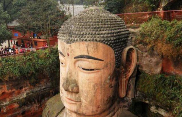 樂山大佛景區(qū)安全事故與旅游安全探討，樂山大佛景區(qū)安全事故分析與旅游安全策略探討