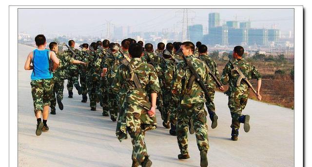 女兵兩年能拿多少錢，深度解析軍隊(duì)薪酬與福利待遇，深度解析，女兵兩年軍隊(duì)薪酬與福利待遇概覽