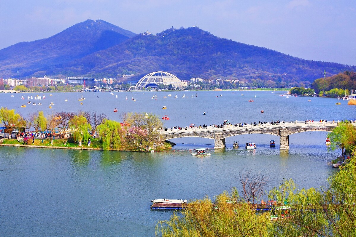 玄武湖公園景點(diǎn)介紹，領(lǐng)略千年文化與自然美景的絕佳去處，玄武湖公園，千年文化與自然美景的交融之地
