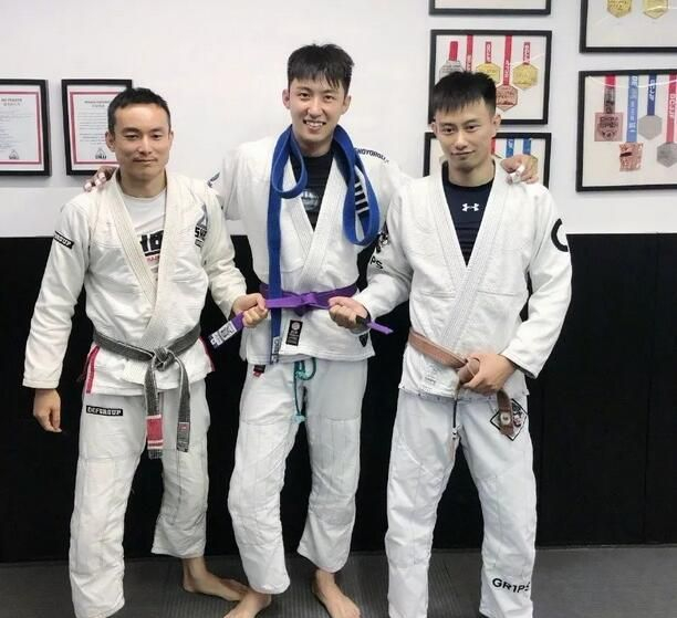新澳門(mén)必中三肖三碼三期必開(kāi)劉伯