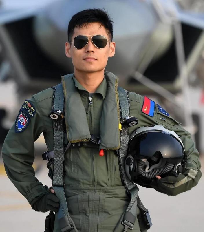 揭秘殲二零戰(zhàn)斗機的卓越性能與獨特優(yōu)勢，揭秘殲二零戰(zhàn)斗機的卓越性能與獨特優(yōu)勢，空中霸主的力量解析