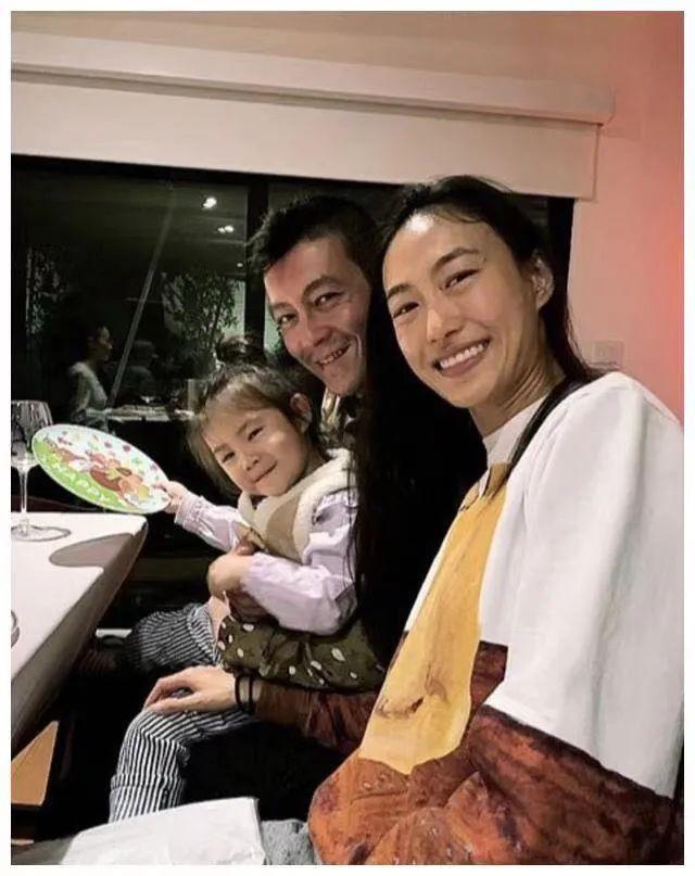 吳亦凡入獄后，磨平棱角的轉(zhuǎn)變，吳亦凡入獄后的轉(zhuǎn)變，棱角磨平之路