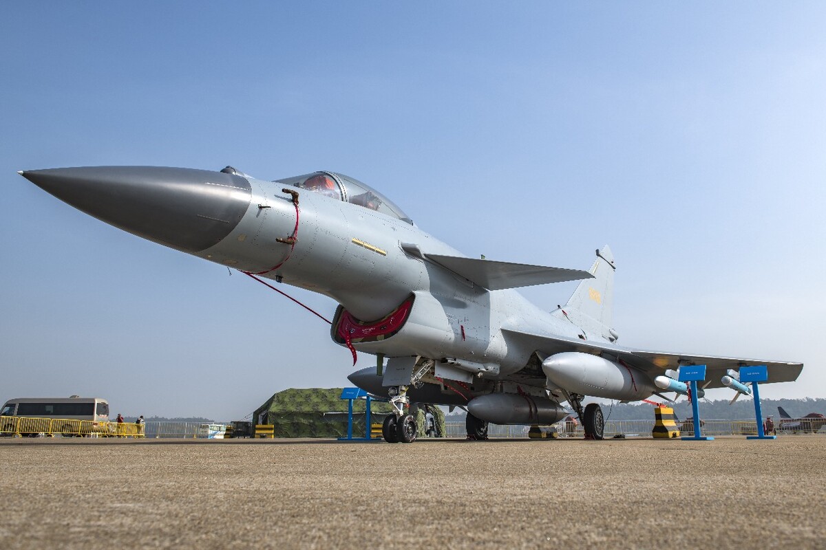 殲-10B戰(zhàn)斗機(jī)，空中力量的卓越代表，殲-10B戰(zhàn)斗機(jī)，空中力量的杰出代表