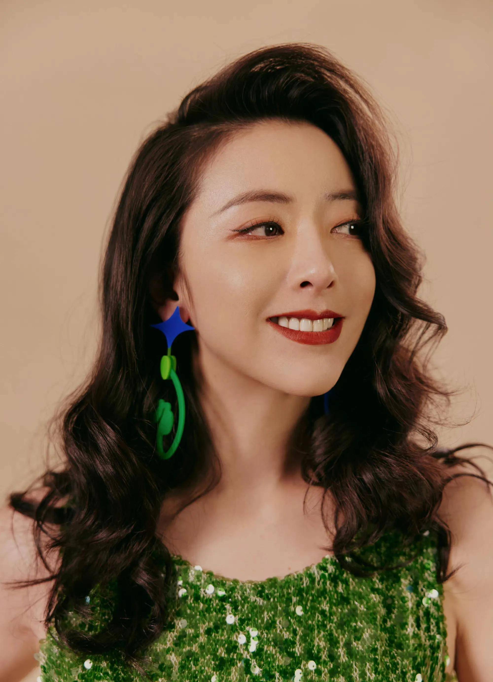 演員黃小蕾的個(gè)人資料，黃小蕾個(gè)人資料簡介