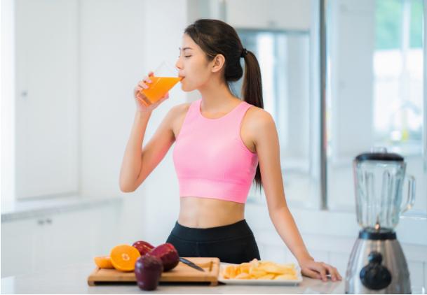 空腹睡覺一晚上消耗多少脂肪？深度解析脂肪消耗機(jī)制，空腹睡覺脂肪消耗深度解析，消耗多少脂肪？