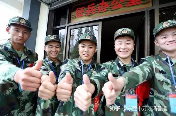 大一去當(dāng)兩年兵值得嗎？深度探討大學(xué)生入伍的利與弊，大學(xué)生入伍，利與弊的深度探討——值得大一去當(dāng)兩年兵嗎？