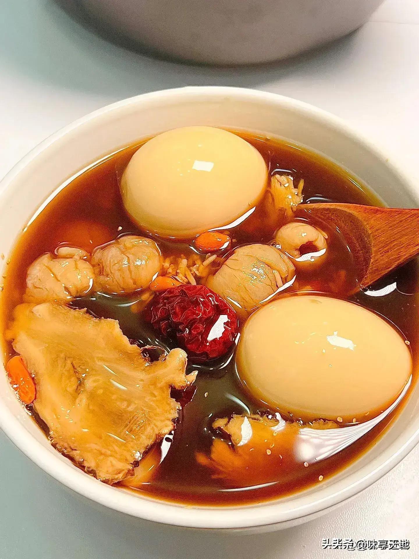 女人每天喝黃芪水好嗎？——深度解析黃芪的營(yíng)養(yǎng)價(jià)值與健康功效，深度解析，黃芪的營(yíng)養(yǎng)價(jià)值與健康功效，女性是否適合每天飲用黃芪水？