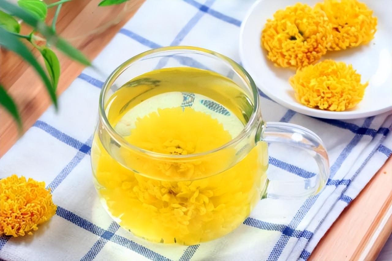 菊花泡水喝的功效，揭示其多重健康益處，菊花泡水喝的神奇功效，多重健康益處揭秘