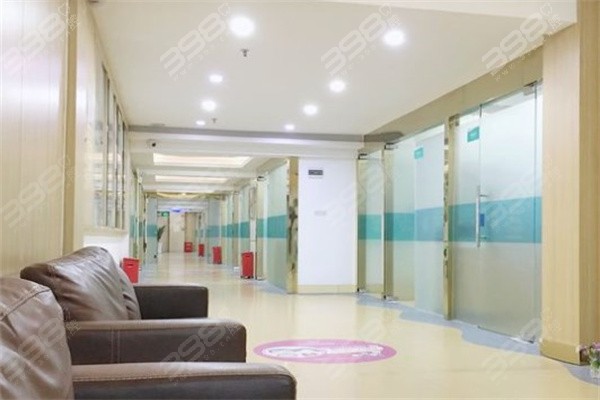 牙齒縫隙有黑黑的摳不下來——原因解析與應(yīng)對策略，牙齒縫隙黑漬難除，原因分析及應(yīng)對方法