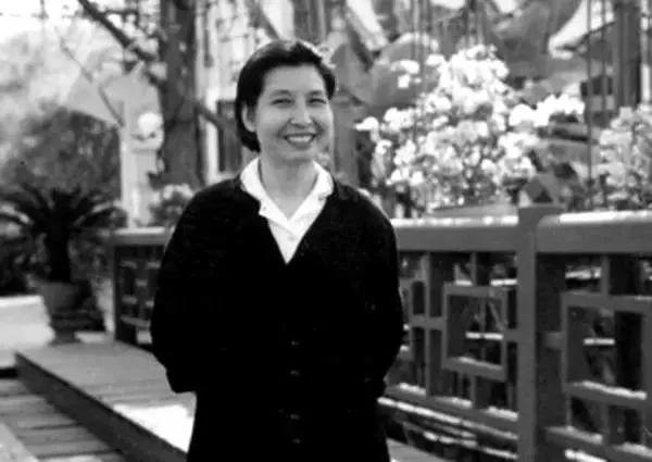 鮑蕾第一任丈夫是誰，揭秘娛樂圈的神秘面紗，鮑蕾第一任丈夫身份揭秘，娛樂圈神秘面紗下的情感往事