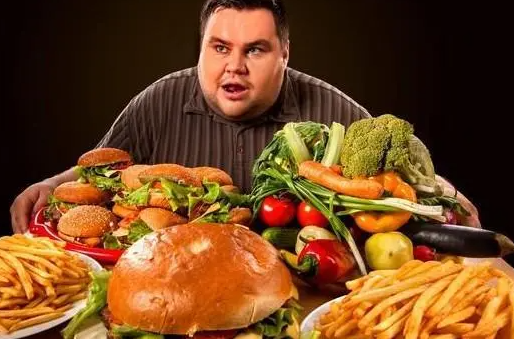 晚上吃什么不會胖？健康飲食指南助你遠(yuǎn)離肥胖困擾，健康飲食指南，晚上如何選擇合適的飲食避免肥胖困擾