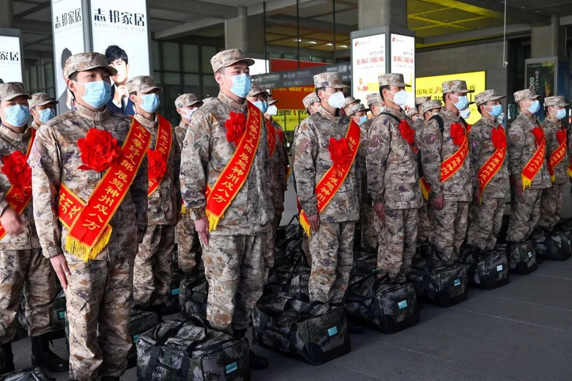 探索未來戰(zhàn)士風(fēng)采，2023新式軍裝圖片展示，未來戰(zhàn)士風(fēng)采揭秘，2023新式軍裝圖片展示