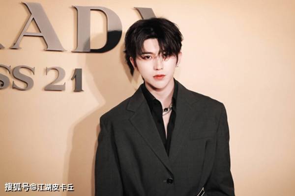 當紅男明星排行榜 2021，星光璀璨，誰領(lǐng)風騷？，2021當紅男明星排行榜，星光熠熠，誰領(lǐng)風騷？