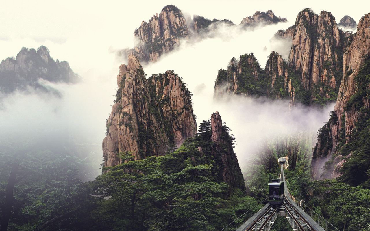 黃山當(dāng)?shù)馗鷪F(tuán)游，探索美麗的自然奇觀與豐富文化體驗，黃山跟團(tuán)游，自然奇觀與文化體驗之旅