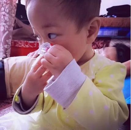 寶寶寧愿餓著也不吃奶粉，原因與解決方案，寶寶拒絕奶粉喂養(yǎng)，原因及應(yīng)對策略