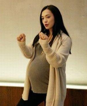 中國(guó)素顏?zhàn)蠲琅餍桥判?，美麗無(wú)需修飾的自然魅力，中國(guó)素顏?zhàn)蠲琅餍桥判邪?，自然魅力無(wú)需修飾