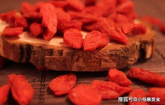 六種人不宜食用枸杞——深入了解枸杞的適用人群，六種人群需慎食枸杞，深入了解枸杞適用人群限制