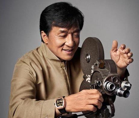 成龍個人詳細(xì)簡歷，成龍個人生平簡介