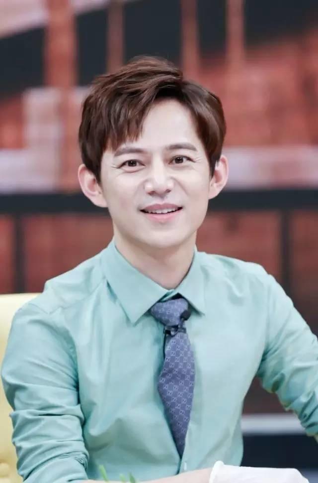 何炅2024年行程揭秘，忙碌一年中的精彩瞬間，何炅2024年行程揭秘，一年忙碌中的精彩瞬間回顧