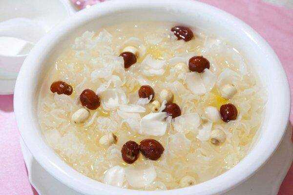 揭秘，10大養(yǎng)心補(bǔ)心食物，呵護(hù)你的心臟健康，10大養(yǎng)心補(bǔ)心食物，呵護(hù)心臟健康的秘訣