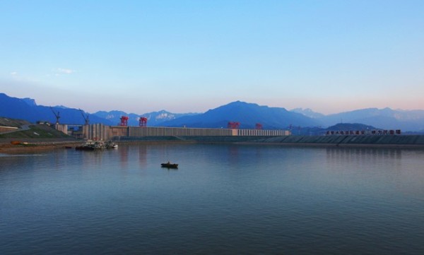 宜昌坐船游三峽大壩，領(lǐng)略壯麗自然風(fēng)光與人文魅力，宜昌，游船探秘三峽大壩，自然與人文的壯麗風(fēng)采