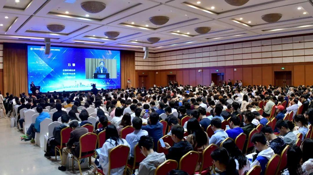 上海醫(yī)藥股票長(zhǎng)期持有的價(jià)值與風(fēng)險(xiǎn)分析，上海醫(yī)藥股票長(zhǎng)期持有的價(jià)值及風(fēng)險(xiǎn)解析