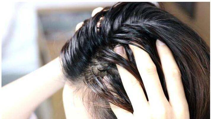 油性頭發(fā)去油小竅門(mén)，輕松告別油膩，煥發(fā)清爽光彩，油性頭發(fā)去油小竅門(mén)，告別油膩，煥發(fā)清爽光彩秘籍